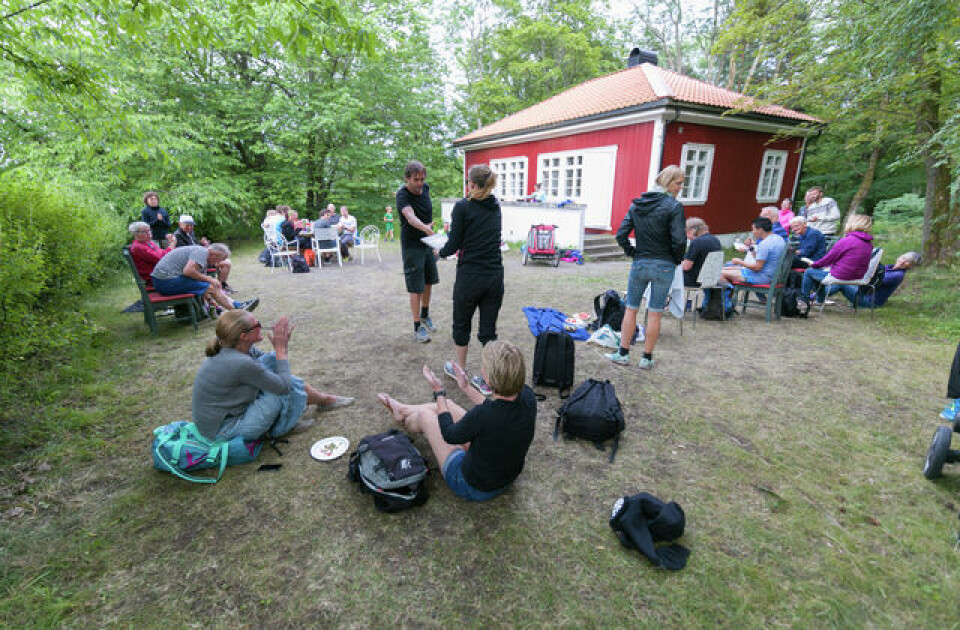 Hovedøya Rundt med bading, reker og jordbær. Heming Leira lodder ut premier etter målgang