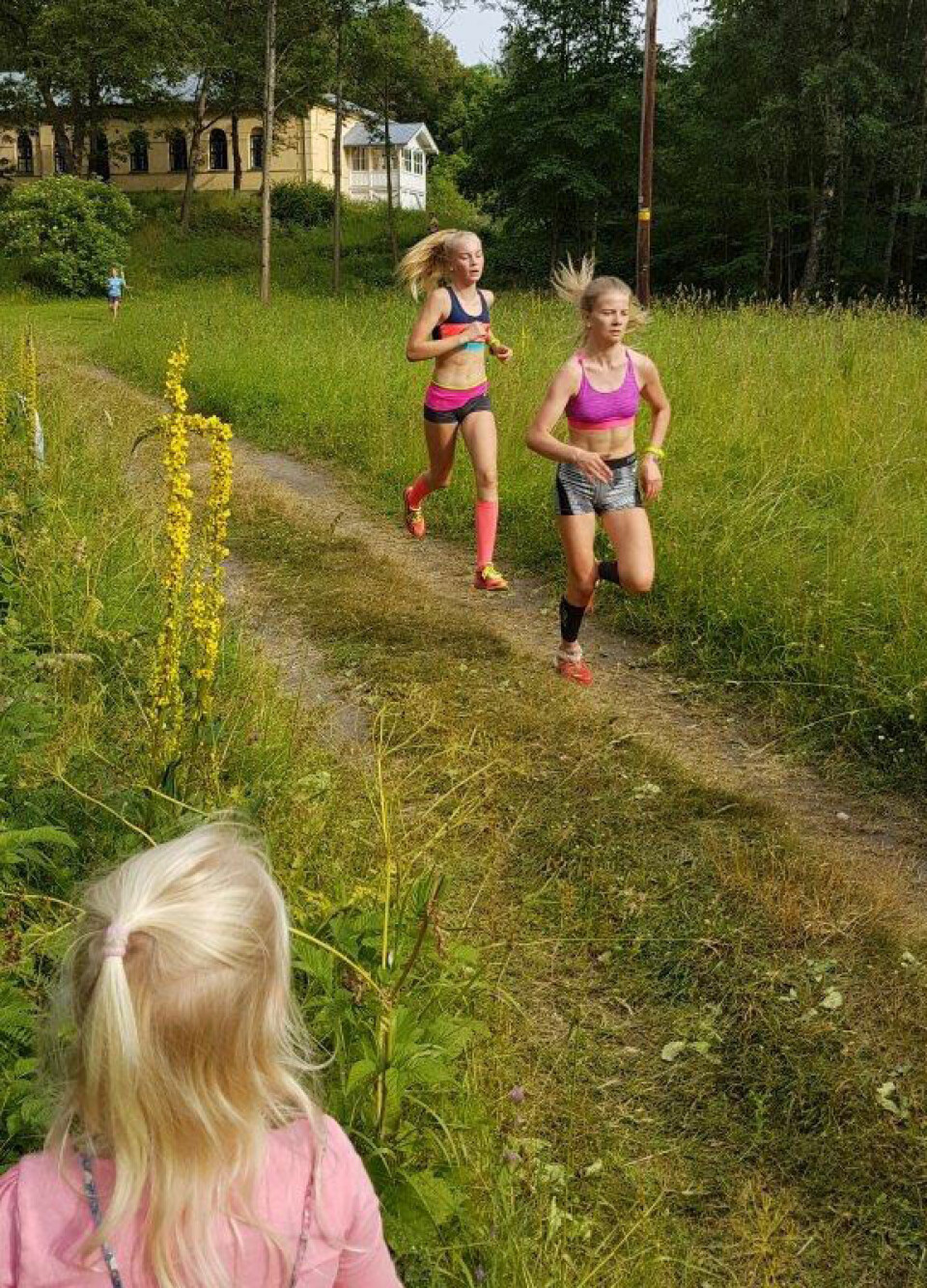 Hovedøya Rundt med bading, reker og jordbær. Ungjentene_foto_Meike20170706_181204.jpg
