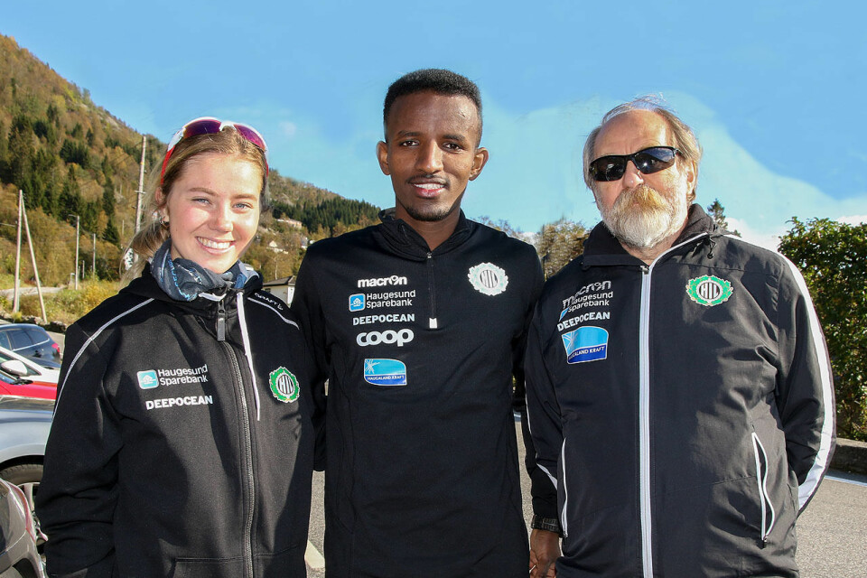 Kristine Lande Dommersnes og Tedaus G. Haile vant Bjartes Viks Eliteløp, her sammen med trener Kåre Osnes. Kristine Lande Dommersnes og Tedaus G. Haile vant Bjartes Viks Eliteløp, her sammen med trener Kåre Osnes.