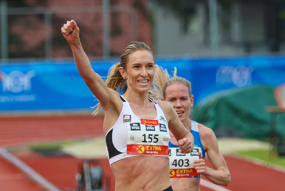 Karoline Bjerkeli Grøvdal kan feire etter et solid løp på 5000 meter i NM. (Foto: Arne Dag Myking) Karoline Bjerkeli Grøvdal kan feire etter et solid løp på 5000 meter i NM. (Foto: Arne Dag Myking)