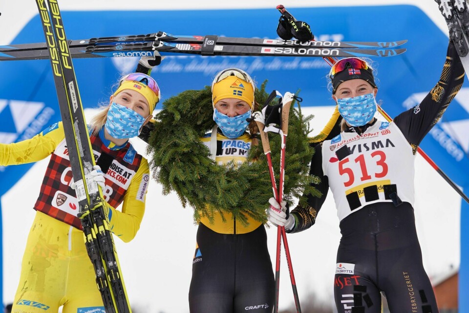 Dobbelt norsk ved Nygaard og Hoelgaard i Årefjällsloppet Årefjällsloppet_Topp3-kvinner.jpg