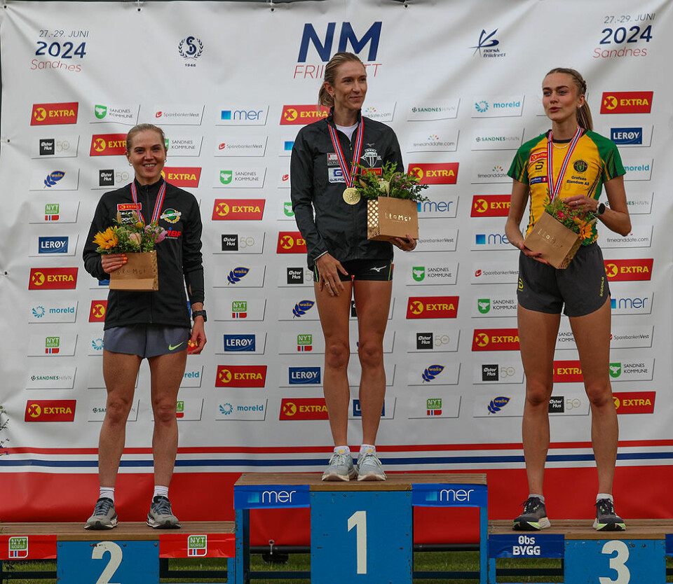 Karoline Bjerkeli Grøvdal løp til gull på 5000 meter i NM Premiepall 5000m_2.jpg
