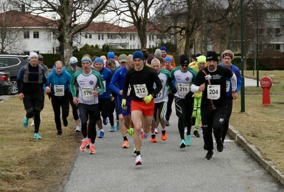 Lasse Aleksander Finstad med klar seier på halvmaraton i Ålesund Halv_start