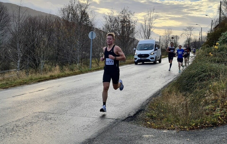 Kristoffer Tollås vant 10 km i Ålesund på tiden 32.48 5km_Erik_Sondre_Paulsen