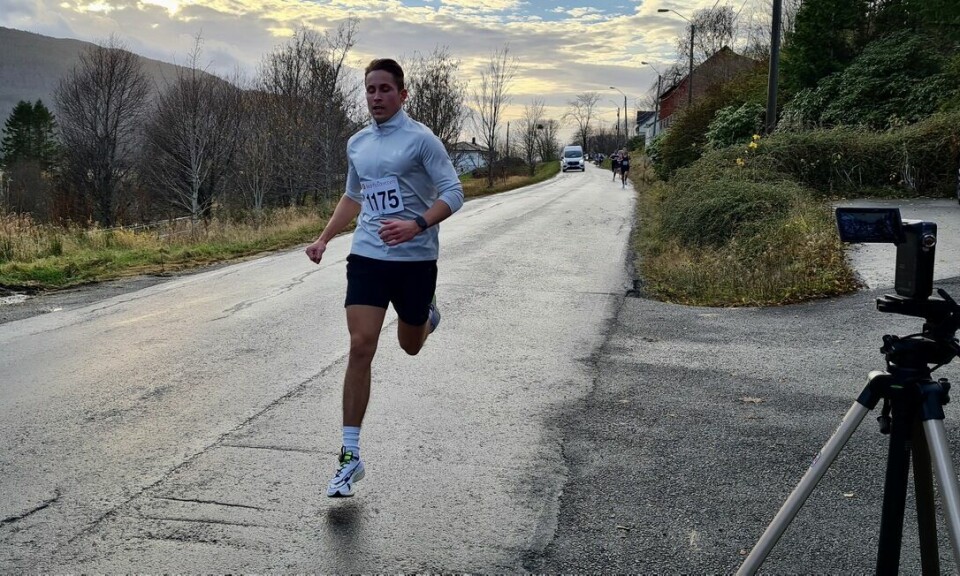 Kristoffer Tollås vant 10 km i Ålesund på tiden 32.48 5km_Andrew_Sunde