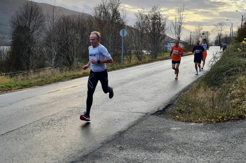 Kristoffer Tollås vant 10 km i Ålesund på tiden 32.48 5km_Geir_Sandal