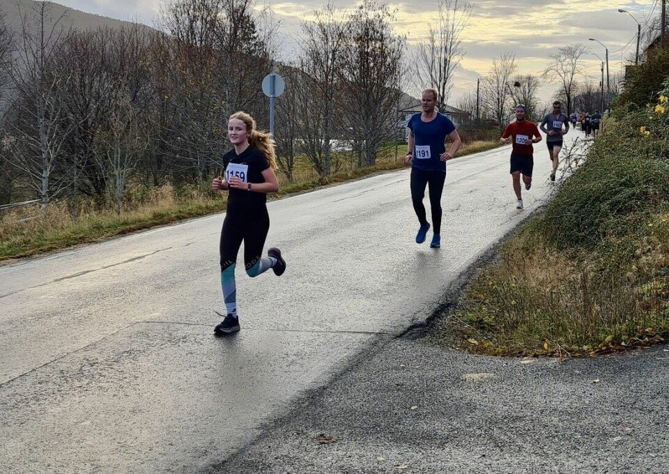 Kristoffer Tollås vant 10 km i Ålesund på tiden 32.48 5km_ Emma_Olivie_Sandvik_Aarsæther