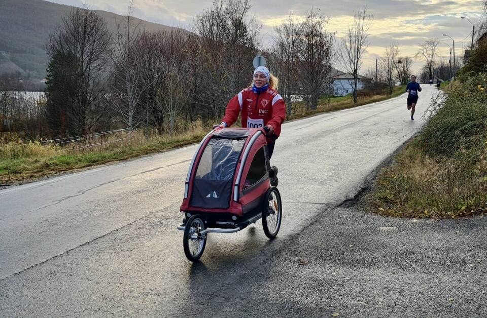 Kristoffer Tollås vant 10 km i Ålesund på tiden 32.48 10km_Marit_Torvanger_vogn