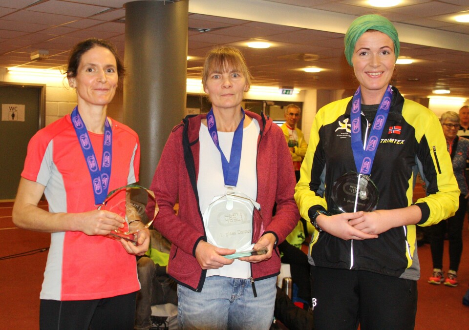 Pallen på 48 timers med Charlotte Smith, Lena Jensen og Øyunn Bygstad (foto: Olav Engen). Pallen på 48 timers med Charlotte Smith, Lena Jensen og Øyunn Bygstad (foto: Olav Engen).