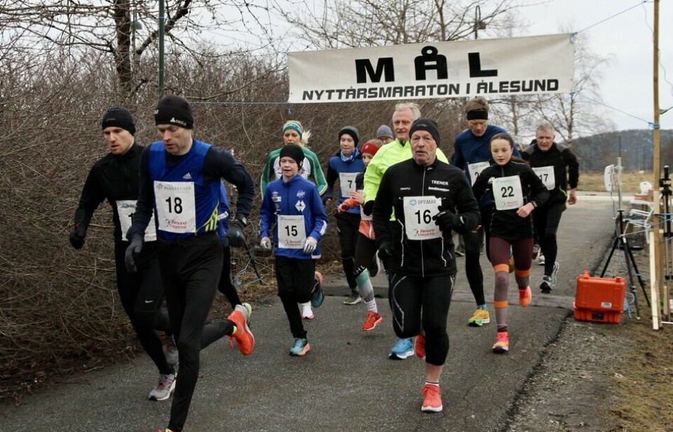 Lasse Aleksander Finstad med klar seier på halvmaraton i Ålesund 5km_start