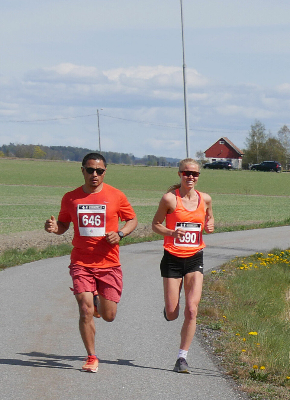 Jevne dueller og sterke vinnertider i Glommaløpet Ozzy-Gurung-og-Marit-Haslie-P1150650.jpg