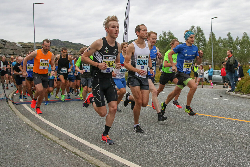 Fellesstarten for begge distanser har gått. Didrik Prestegård legger seg godt fremst. Fellesstarten for begge distanser har gått. Didrik Prestegård legger seg godt fremst.