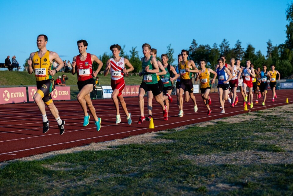 Magnus Tuv Myhre beste norske på 1500 m Festival Jessheim - NÅ MED BILDER Menn heat 5 - Thomas Roth fartsholder.jpg