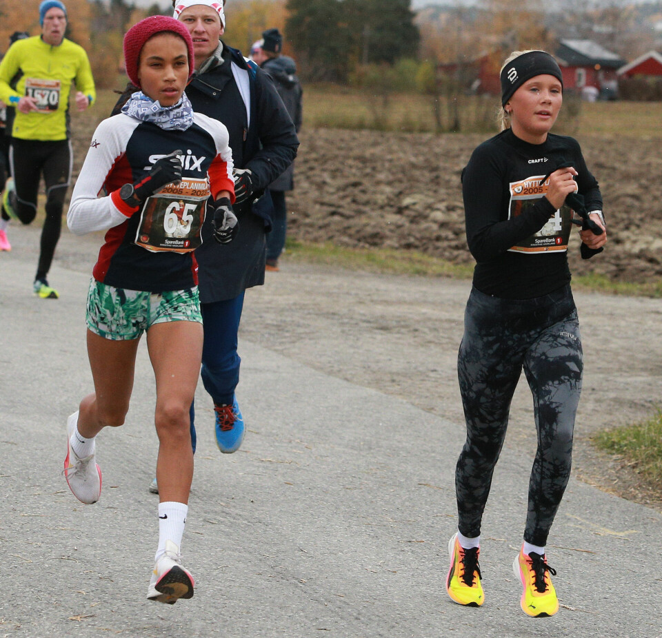 Hytteplanmila: To 16-åringer imponerte, men de får ikke delta i nordisk og EM Etter_7-5km_Tuva_Alme_Venus_Teffera_AZ3T9016.jpg