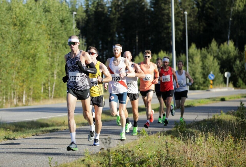 Perseløpet har blitt elitemosjonistenes nye lekegrind Halvmaratonfeltet ca 1 km (1280x872).jpg