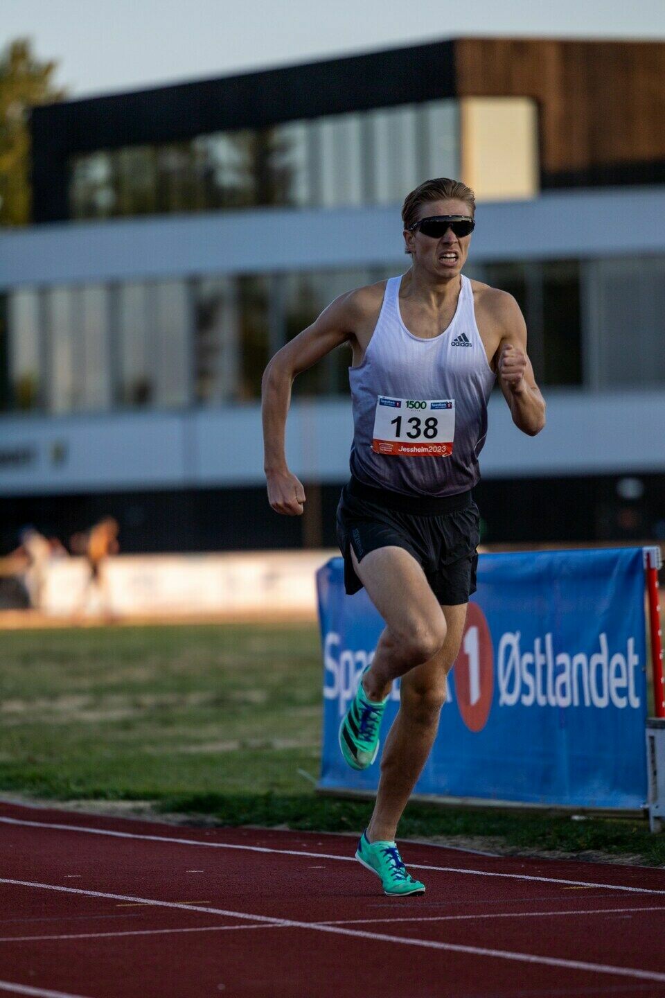 Magnus Tuv Myhre beste norske på 1500 m Festival Jessheim - NÅ MED BILDER Menn heat 6 - Emil Danielsson.jpg