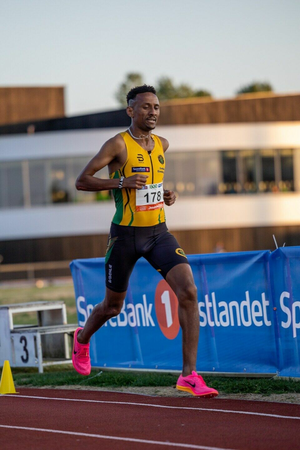 Magnus Tuv Myhre beste norske på 1500 m Festival Jessheim - NÅ MED BILDER Menn heat 6 - Senay Amlesom Fissehatsion.jpg
