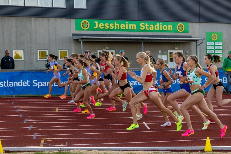 Magnus Tuv Myhre beste norske på 1500 m Festival Jessheim - NÅ MED BILDER Kvinner heat 3 -start.jpg