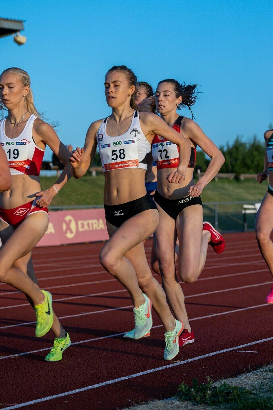Magnus Tuv Myhre beste norske på 1500 m Festival Jessheim - NÅ MED BILDER Kvinner heat 3 - Selma L¢chen Engdahl.jpg