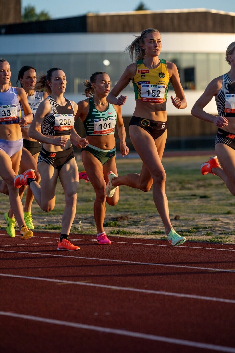 Magnus Tuv Myhre beste norske på 1500 m Festival Jessheim - NÅ MED BILDER Kvinner heat 3 - Amalie Sæten.jpg