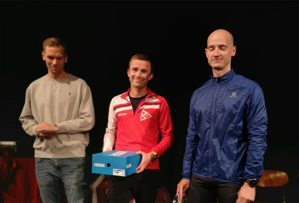 Tommy Bangjord Hove (midten) vant 10 kilometeren foran Per-Christian Pedersen (til venstre) og Kenneth Rise. (Foto: arrangøren) Tommy Bangjord Hove (midten) vant 10 kilometeren foran Per-Christian Pedersen (til venstre) og Kenneth Rise. (Foto: arrangøren)