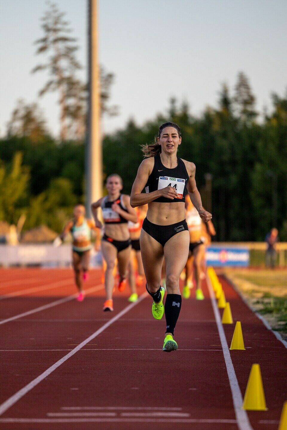 Magnus Tuv Myhre beste norske på 1500 m Festival Jessheim - NÅ MED BILDER Kvinner heat 3 - Marissa Damink vinner.jpg