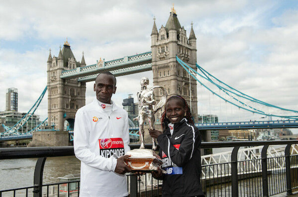 Eluid Kipchoge, Kenya vant sin tredje seier i London Marathon mens Vivian Cheruiyot tok sin første store maratonseier etter flere VM- og OL-gull i lange løp på bane. Foto: arrangøren Eluid Kipchoge, Kenya vant sin tredje seier i London Marathon mens Vivian Cheruiyot tok sin første store maratonseier etter flere VM- og OL-gull i lange løp på bane. Foto: arrangøren