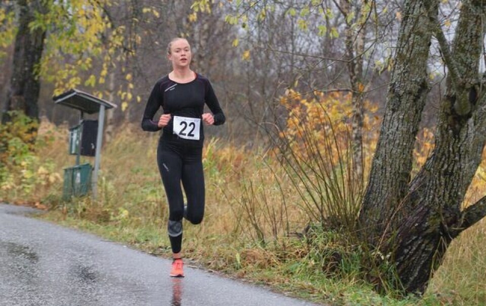 54 løpere trosset regnet i første karuselløpet rundt Grimstadvatnet Ingrid_Festoe_slutten