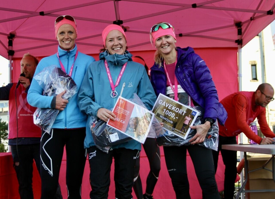 Naturlig nok var det kvinnene som fikk mest oppmerksomhet i løpet, noe også de beste kvinnene fikk del i gjennom premieutdelingen. De tre beste kvinnene, fra venstre: May Evy Nesheim (3), Janne Elin Vatnaland (vinner) og Louise Skak (2) Naturlig nok var det kvinnene som fikk mest oppmerksomhet i løpet, noe også de beste kvinnene fikk del i gjennom premieutdelingen. De tre beste kvinnene, fra venstre: May Evy Nesheim (3), Janne Elin Vatnaland (vinner) og Louise Skak (2)