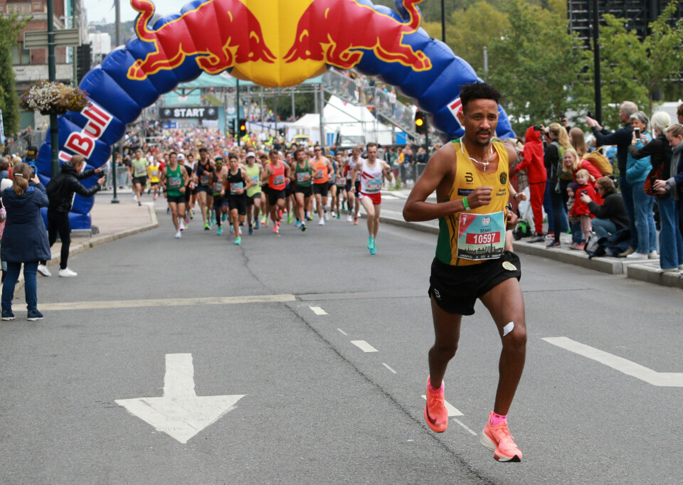 Fissehatsion og Sørset vant 10 km under Oslo Maraton 10km_start_Senay_langt_foran_AZ3T8850.jpg