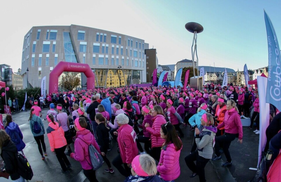 Pangstart for Rosa sløyfe-løpet i Ålesund Oppvarming