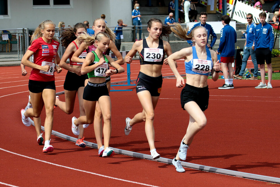 Favorittene videre fra 1500 m-forsøket i kvinner U20 3J6A1707.jpg