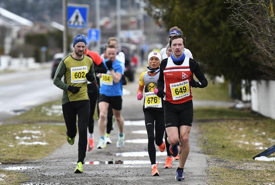 Langs veiene var det fremdeles litt rester av snøen som kom natt til løpsdagen, men selve veiene og gangstiene hadde rukket å bli bare før starten gikk for den 28. utgaven av Fredrikstadløpet. (Foto: Bjørn Johannessen) Langs veiene var det fremdeles litt rester av snøen som kom natt til løpsdagen, men selve veiene og gangstiene hadde rukket å bli bare før starten gikk for den 28. utgaven av Fredrikstadløpet. (Foto: Bjørn Johannessen)
