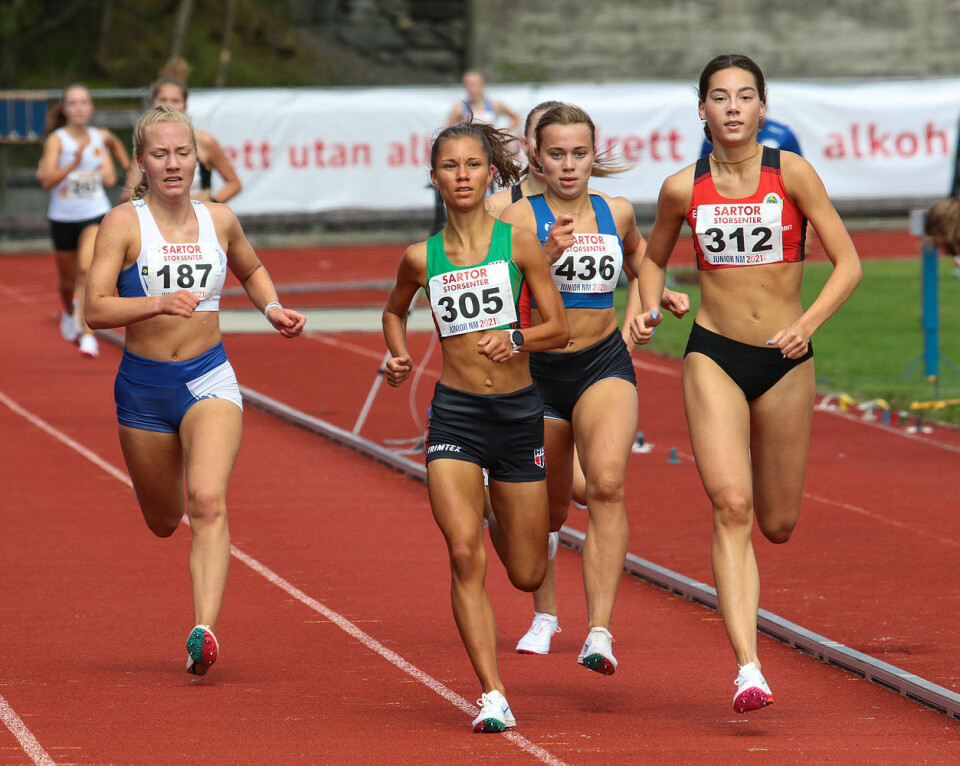 Favorittene videre fra 1500 m-forsøket i kvinner U20 3J6A1821.jpg