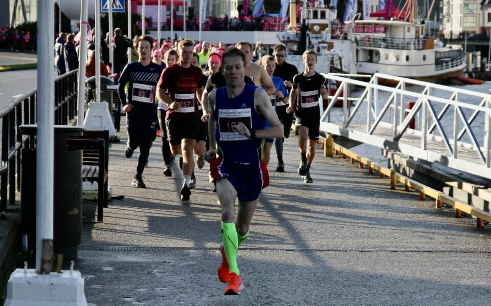 Pangstart for Rosa sløyfe-løpet i Ålesund Kristian_Nedregaard_start