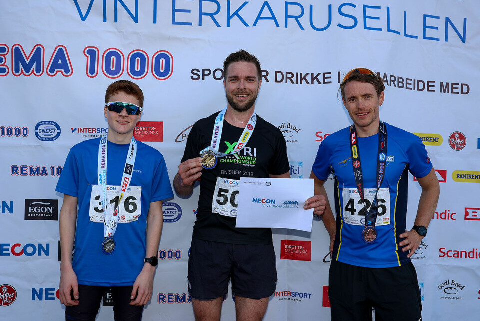Vinterkarusell med solbriller 1U9A6803.jpg