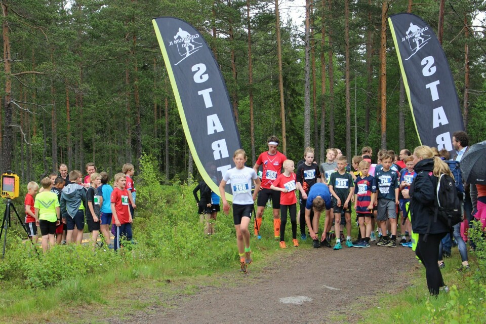 Nesten 200 deltagere løp Gjerdrumsløpet Start_8_km_4km-venter.jpg