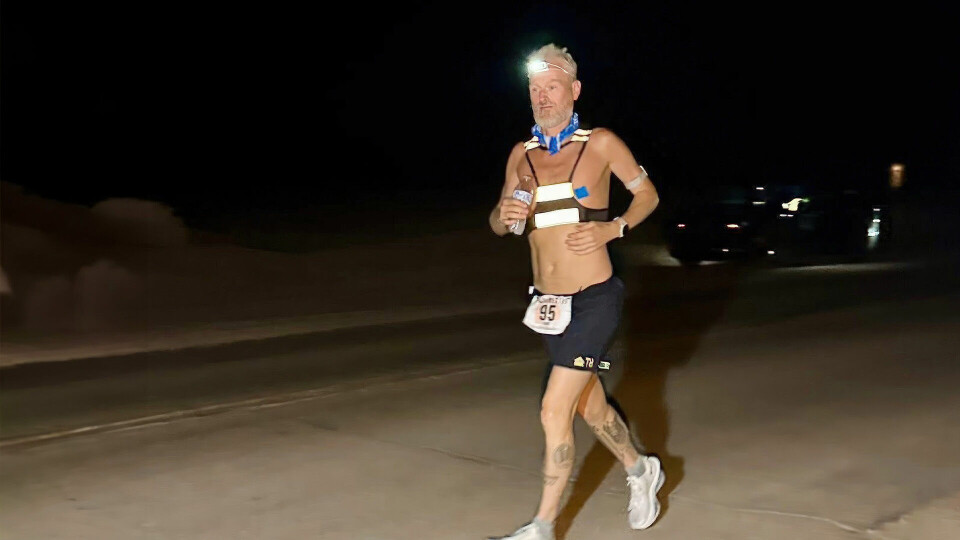 Simen Holvik er i gang med årets Badwater 135. Kan han matche prestasjonen fra 2023, og unngå situasjonen fra 2024? (Foto: Privat / Simen Holvik) Simen Holvik er i gang med årets Badwater 135. Kan han matche prestasjonen fra 2023, og unngå situasjonen fra 2024? (Foto: Privat / Simen Holvik)