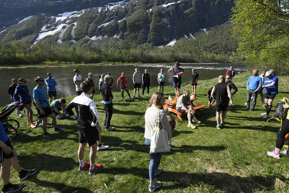 Petter ville løpe med venner, så dukket det opp masse folk SunndalMaraton-stemning.jpg