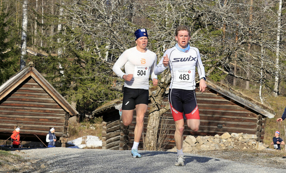 To av landets fremste juniorer i langrenn, Christoffer Rüger fra NTG Lillehammer (483) og Lars Heggen fra Harestua (504) kjempet side om side gjennom hele Maihaugløpet onsdag kveld. Rüger vant til slutt spurten med 0,5 sekund foran Heggen. To av landets fremste juniorer i langrenn, Christoffer Rüger fra NTG Lillehammer (483) og Lars Heggen fra Harestua (504) kjempet side om side gjennom hele Maihaugløpet onsdag kveld. Rüger vant til slutt spurten med 0,5 sekund foran Heggen.