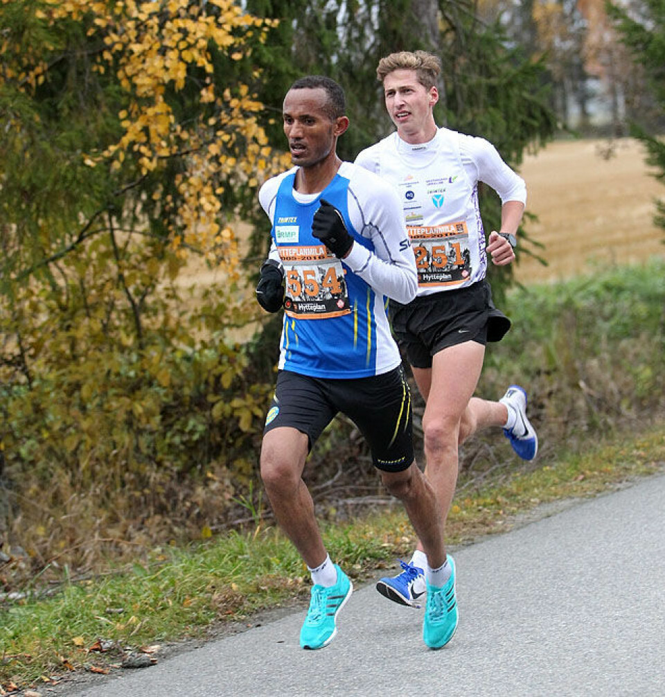 Hytteplanmila: gode vinnertider og 2145 løpere i mål Etter_8km_Ebrahim_Abdulaziz_Kristian_Tjoernhom_ A20G9427.jpg