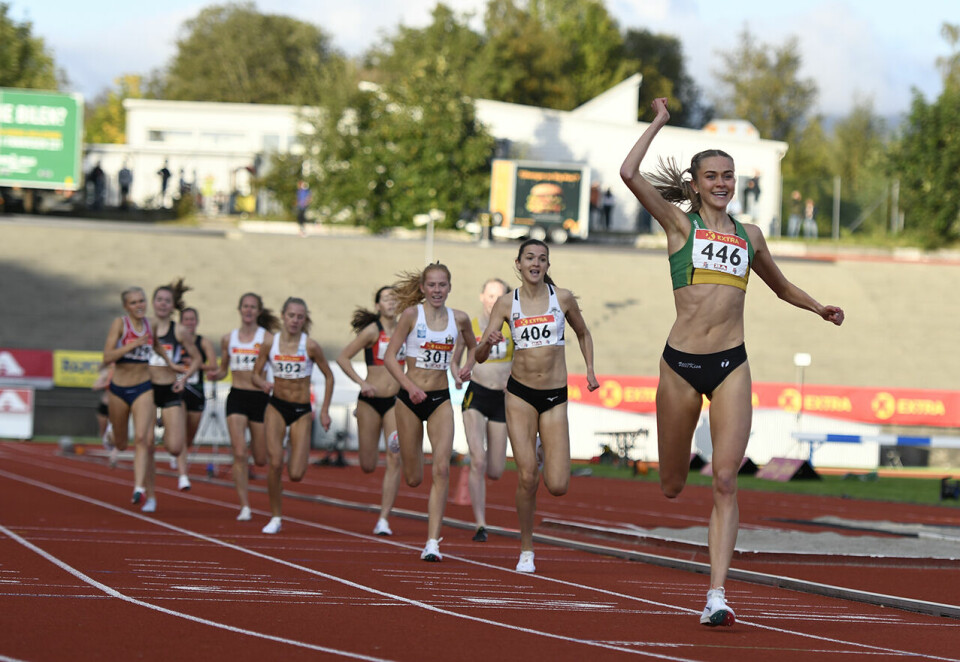 Amalie Sæten - syk med Korona NM-friidrett-2020-Bergen-446-Amalie-Manshaus-Saten-406-Sigrid-Jervell-Vag-301-Ina-Halle-Haugen-1500m-finale-KD-90093- Foto_Bjørn_Johannessen.JPG