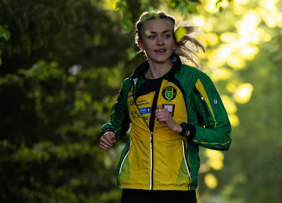 Amalie Sæten - syk med Korona Per-Halle-Invitational-3000m-KS-A-heat-Amalie-Saten-Trine-Mjaland-KD-92655- Foto_Samuel_Hafsahl.JPG