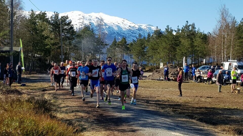 Eivind Øygard med løyperekord igjen under KM terrengløp (S&F) start2.jpg