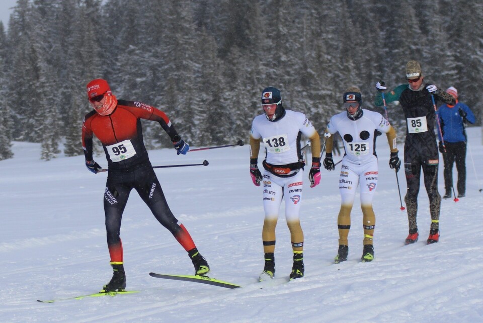 Johan Hoel i føringen i tetkvartetten som var samlet ved 30 km. (Foto: Rolf Bakken) Johan Hoel i føringen i tetkvartetten som var samlet ved 30 km. (Foto: Rolf Bakken)