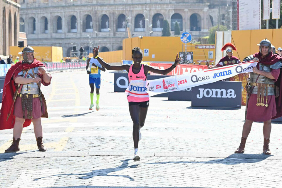 Over 15000 fullførte Roma maraton kvinnevinner.jpg