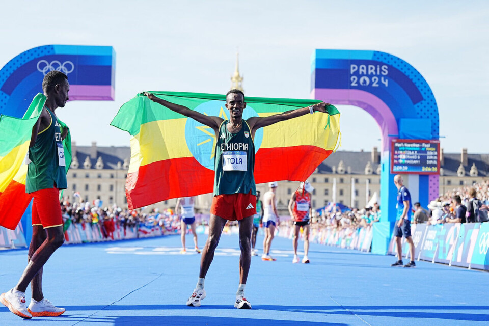Tamirat Tola vinner den olympiske maraton i storslagne omgivelser i Paris. (Foto: World Athletics) Tamirat Tola vinner maraton