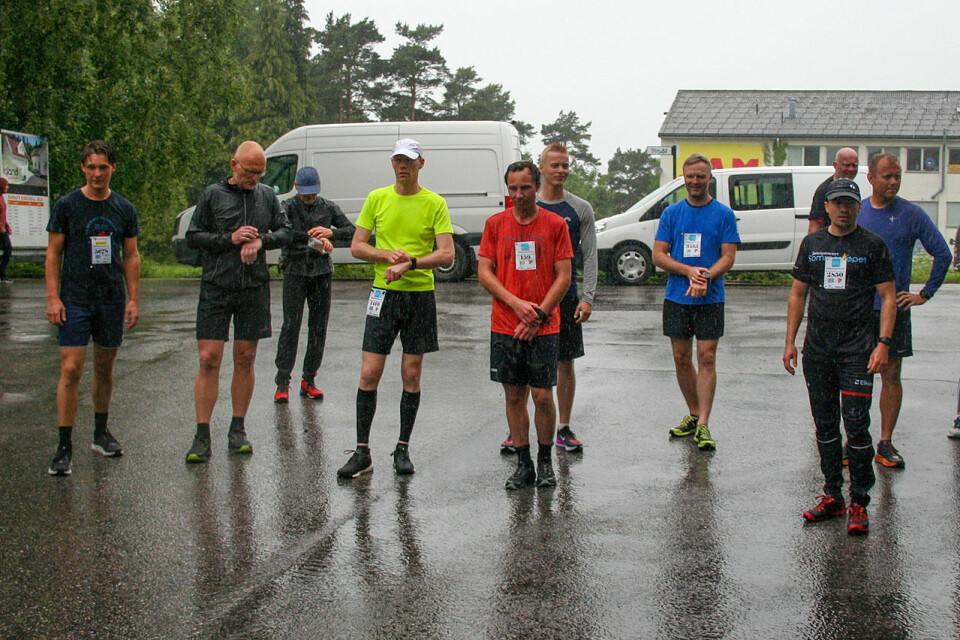 Overskyet vær, regn og duskregn, men oppmuntrende stemning på Odderøya IMG_9501.jpg