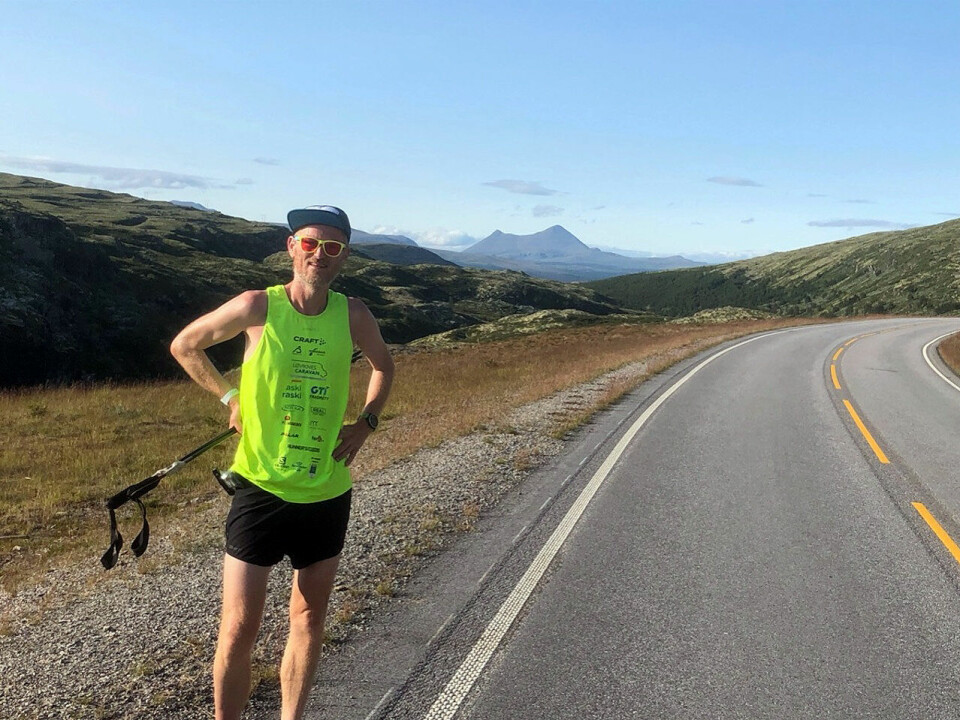 Simen Holvik på vei fra Nordkapp til Lindesnes. (Foto: simenpaalangs.no) Simen Holvik på vei fra Nordkapp til Lindesnes. (Foto: simenpaalangs.no)