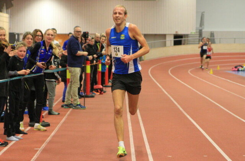 Trond Einar Pedersli satte banerekord på 3000 m i Ranheimshallen Kondis/Sol Møllenes Haugen